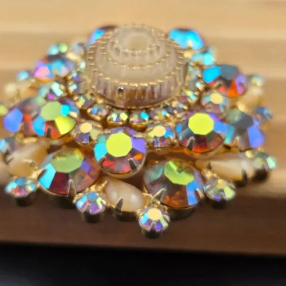 RARE Juliana D&E 2" Birthday Cake Statement Brooch Gold Tone Aurora Borealis - Picture 4 of 12